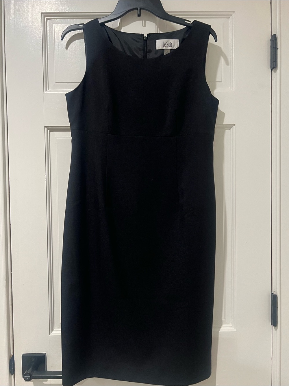 Le Suit Black Sleeveless Sheath Career Dress